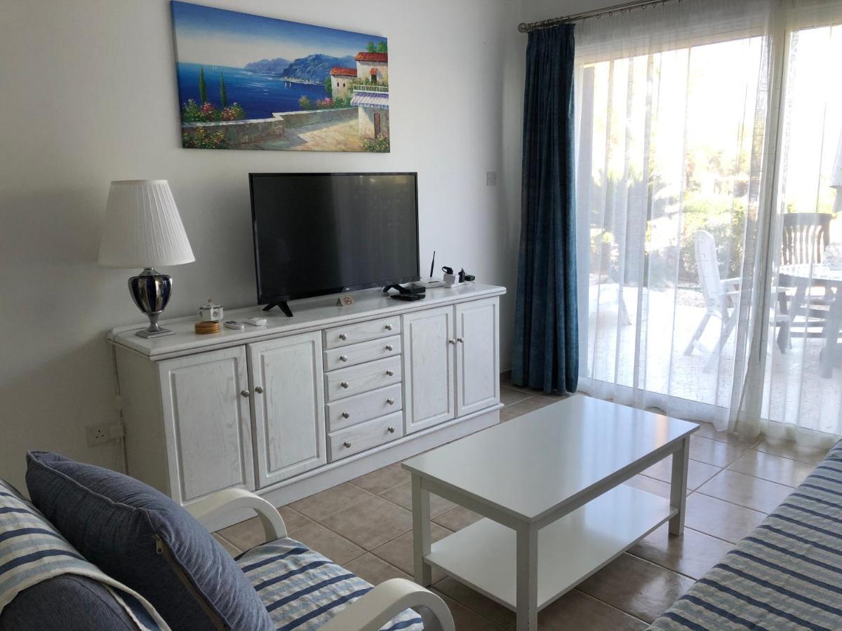 Kings Palace - Fabulous Pool-Side 2 Bed Apartment Paphos Exteriör bild