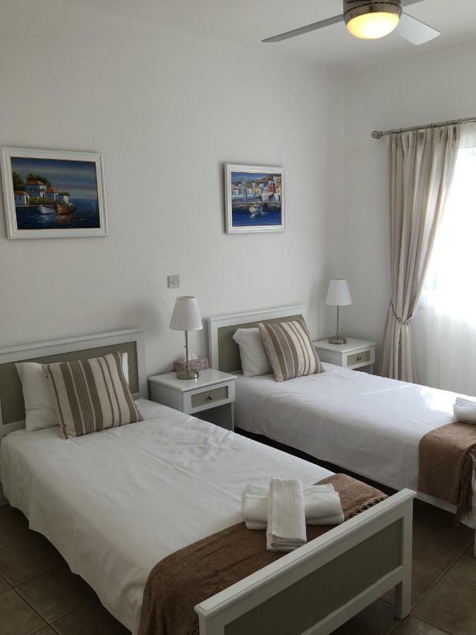 Kings Palace - Fabulous Pool-Side 2 Bed Apartment Paphos Exteriör bild