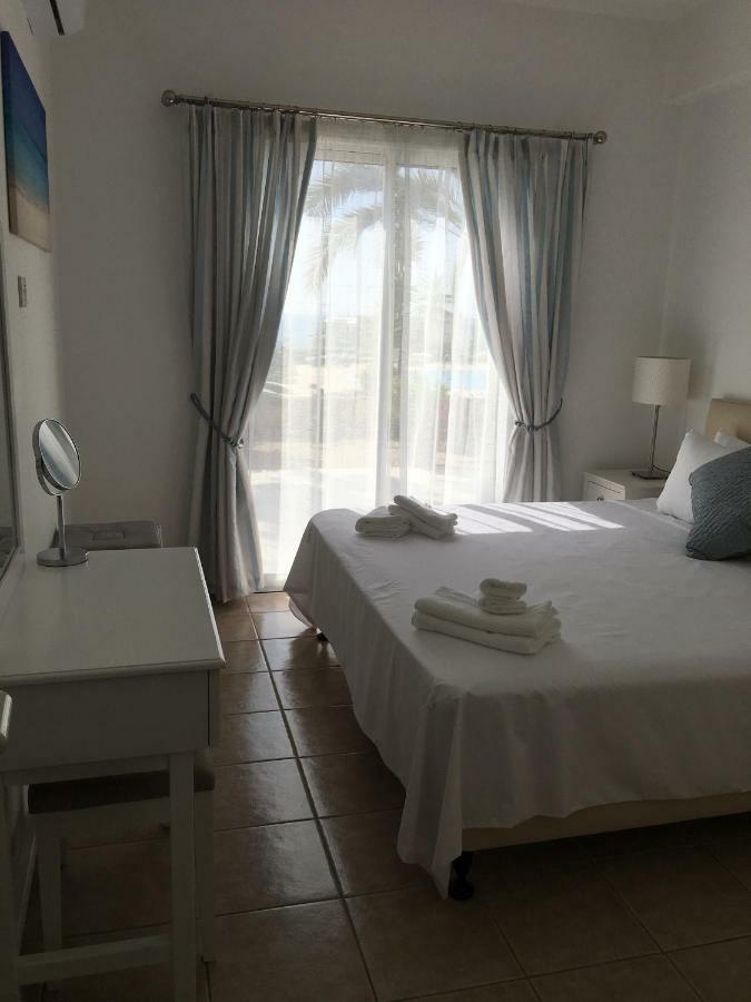 Kings Palace - Fabulous Pool-Side 2 Bed Apartment Paphos Exteriör bild