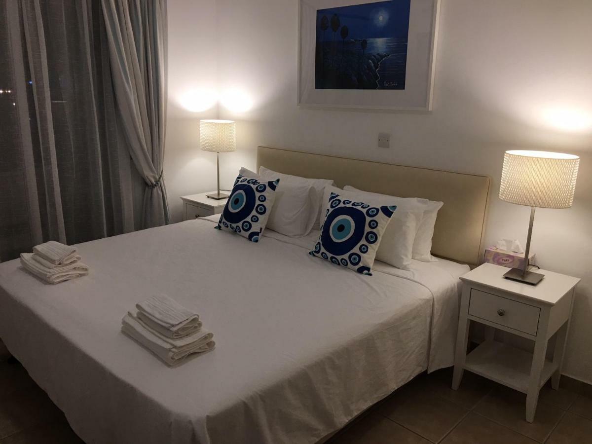 Kings Palace - Fabulous Pool-Side 2 Bed Apartment Paphos Exteriör bild